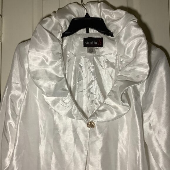 Studio B Womens Satin White Oversized Beautiful Jacket - Picture 5 of 9